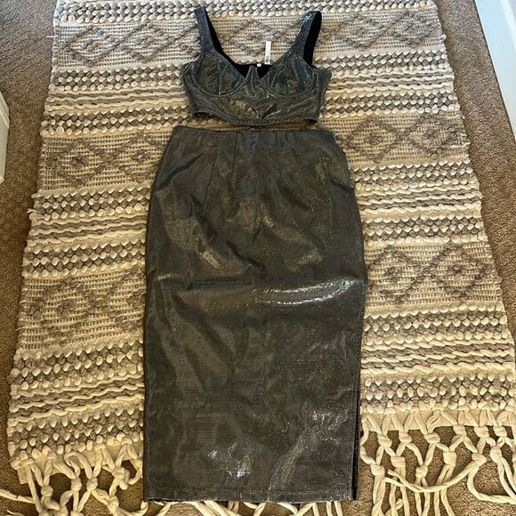 NWT ASOS DESIGN metallic silver midi skirt and crop top two-piece 4/6 - Picture 7 of 11